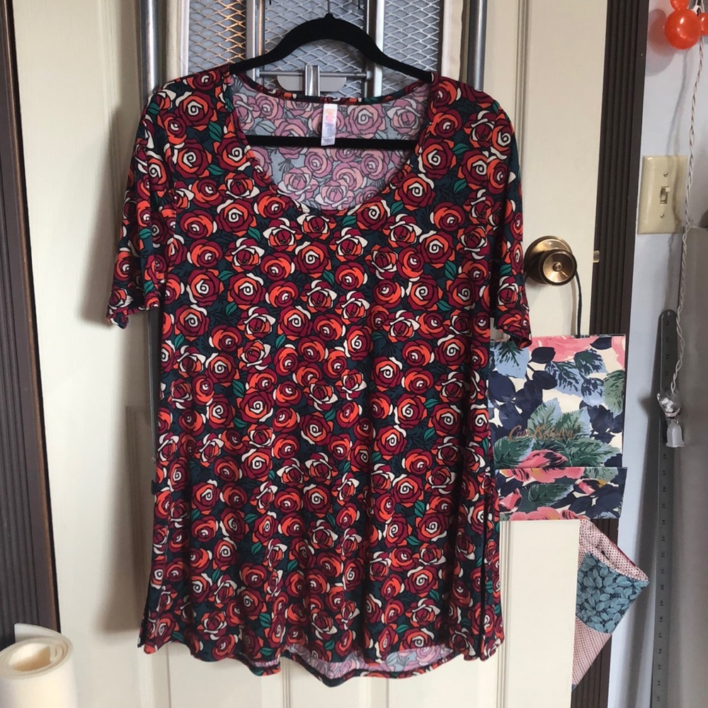 LulaRoe Rose Print Perfect T Large